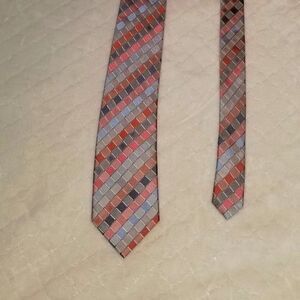 Kenneth Cole reaction colorful 100% silk tie GC